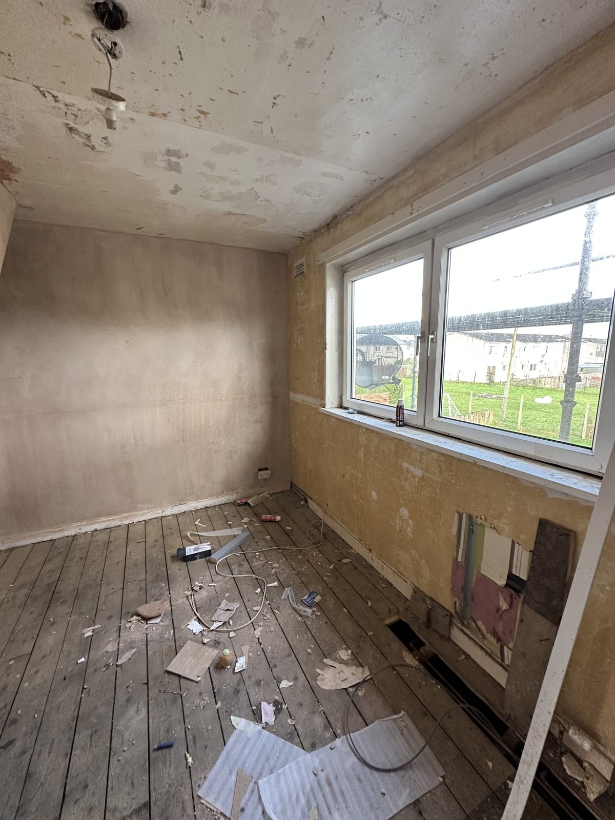 9 Lochhead Avenue 工程中窗邊